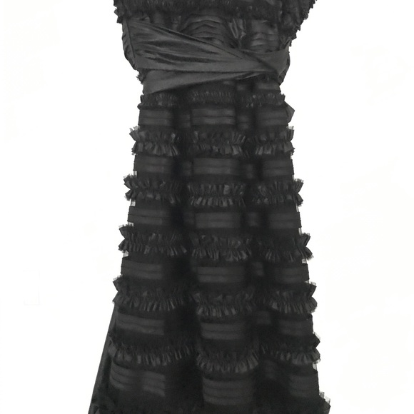 Black strapless gown - Picture 3 of 4